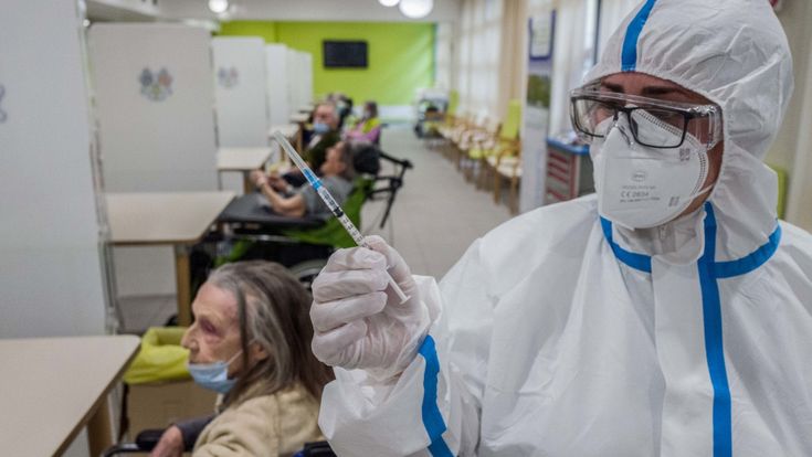 Il doppio gioco di Pfizer per moltiplicare le fiale: “A febbraio avrete tutto”