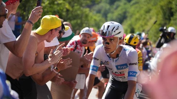 Alpe d’Huez, un milione di tifosi. Evenepoel: “Mio attacco bloccato”. E una salita viene chiusa