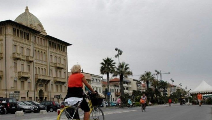 Covid, Viareggio zona rossa da mercoledì 10 marzo. A Firenze Nardella spegne la movida nel weekend