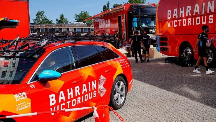 Tour, la Procura di Marsiglia smentisce la Bahrain: "Sequestrati medicinali e computer"