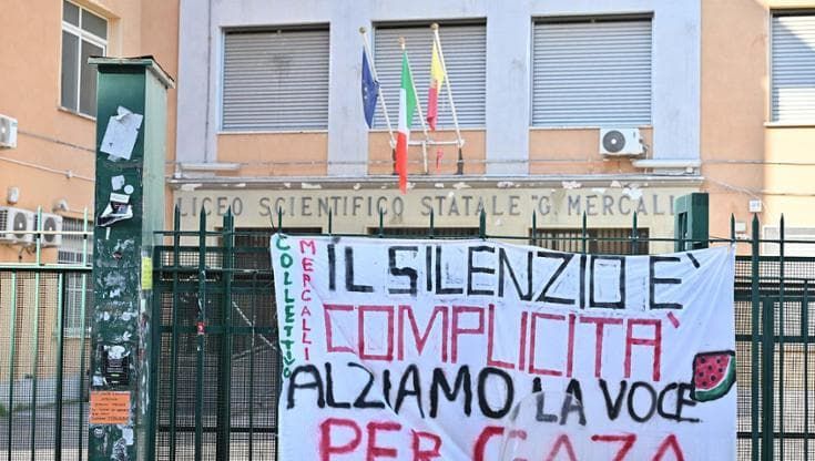 Mercalli, gli studenti tirano dritto: liceo occupato nonostante la preside