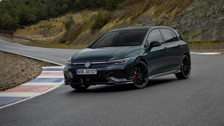 La Golf GTI festeggia il mezzo secolo con la versione speciale Edition 50 da 325 Cv e 270 km/h