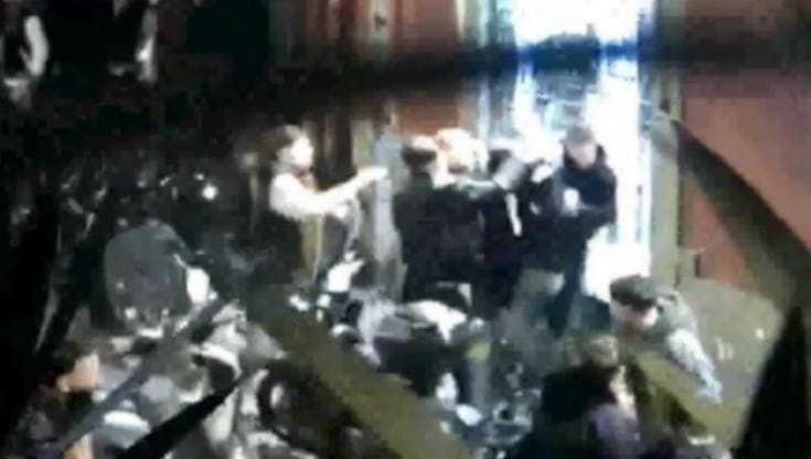 Napoli, aveva provato a incendiare abitazione di uno degli aggressori di Petrone: denunciato minore