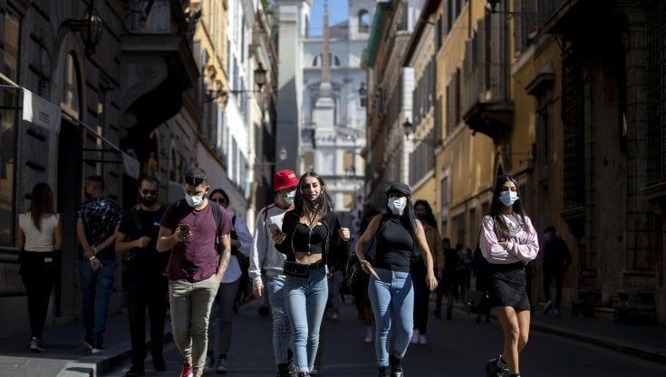 Lavoro, il Covid ha tolto opportunità anche agli stagisti. Assunzioni in calo e meno del 15% sono stabili