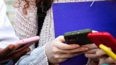 Divieto social ai minori, Ue congela per 12 mesi le leggi nazionali