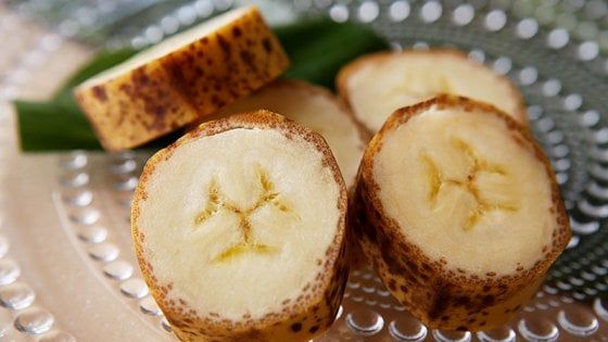 La super banana che arriva dal Giappone, più dolce e profumata e si mangia anche la buccia 