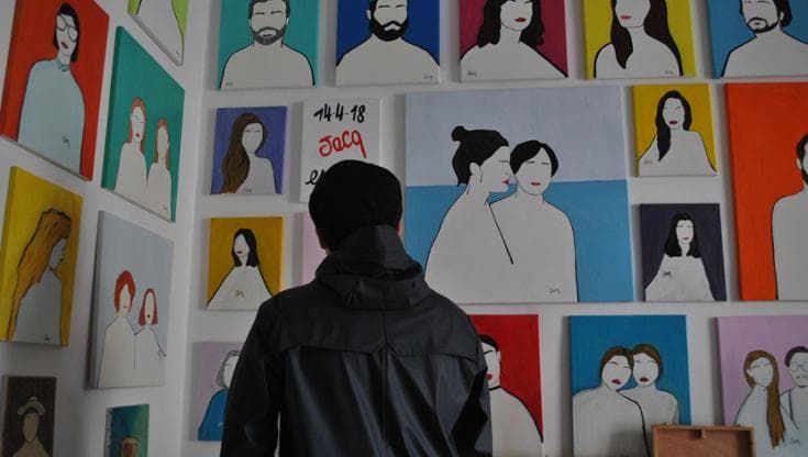 Tutti i volti di Jacq, l’artista senza nome che dipinge la gente