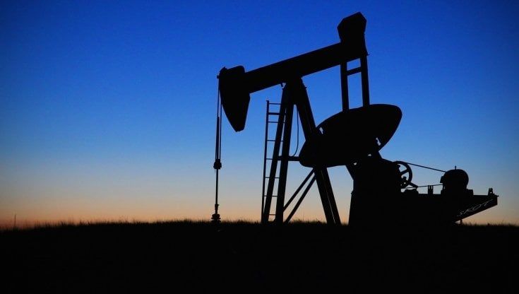 Petrolio, accordo tra i Paesi Opec+. "Già da agosto produrremo 400 mila barili in più ogni giorno"