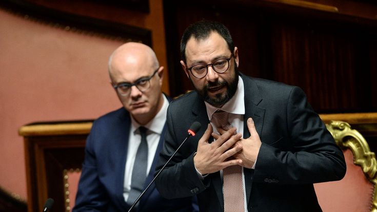 Patuanelli: "Non è un tabù nazionalizzare l'Ilva. M5S non a tutte le regionali"