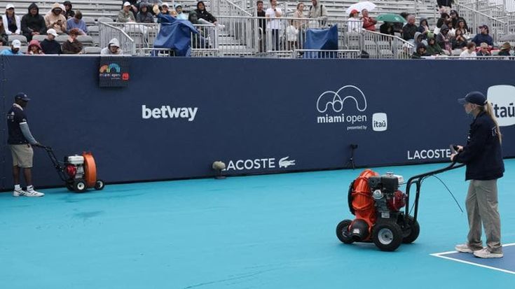 Miami, programma stravolto dalla pioggia: 50 partite in un giorno. Forfait di Musetti