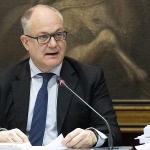 Gualtieri: "Al lavoro su riforma Irpef. No flat tax, imposta rimarrà progressiva"