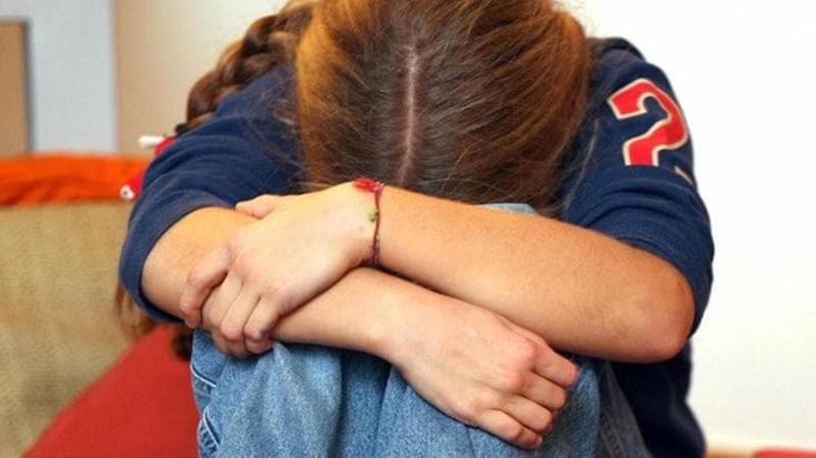 Salute mentale e dipendenze, sempre più giovani pazienti in Lombardia: in un anno oltre 137mila adolescenti hanno chiesto aiuto