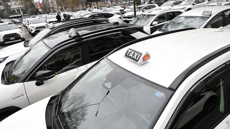Taxi, richiesta al Comune: “Moda e sport, troppi eventi in contemporanea. Serve un confronto”