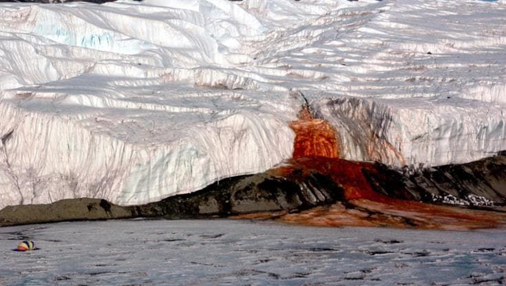 Una “salamoia” di milioni di anni fa all’origine del fenomeno delle cascate di sangue