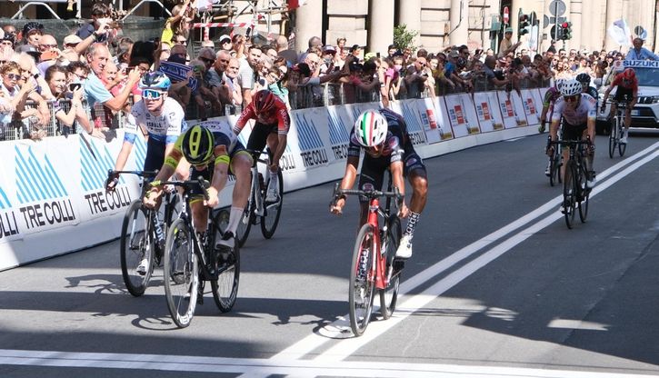 Giro dell'Appennino, Louis Meintjes vince in solitaria