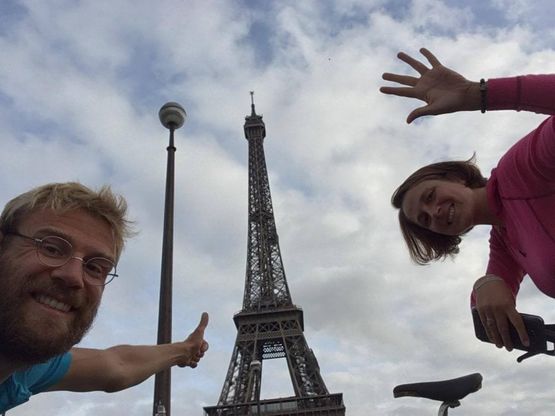 Castel Volturno mantiene la promessa con il ciclista francese derubato: "Ecco i soldi per la tua bici nuova"