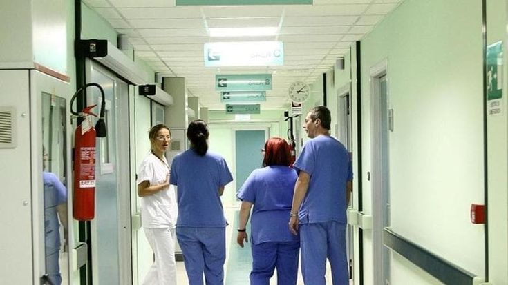 Ospedali, tagliata la distribuzione di minerale “extra pasto” nei reparti. Le proteste dei primari