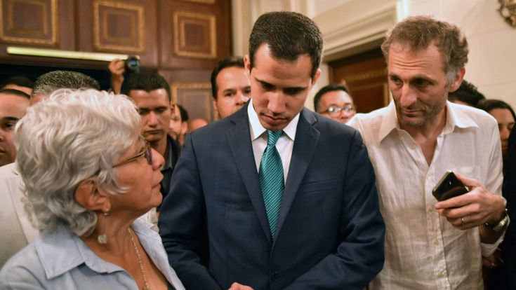 Venezuela, un giorno con Juan Guaidó. “Di Battista ignorante, sento spesso Salvini”