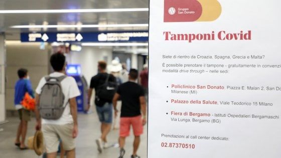 Via ai tamponi per il Covid a Linate per i passeggeri in arrivo dai Paesi a rischio