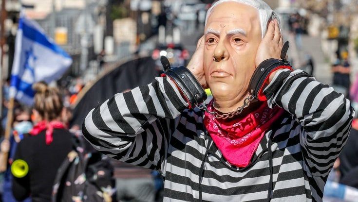 Israele, bandiere rosa contro Netanyahu. E in piazza nasce un nuovo partito