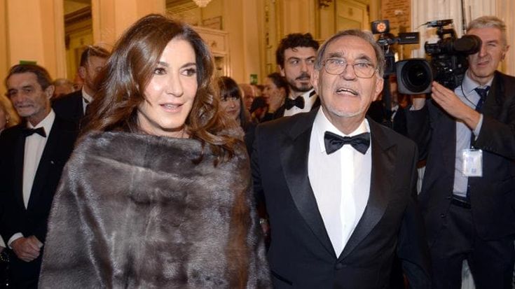 Babbo Natale, è bello far finta. Il 7 ottobre, imbarazzo a Torino