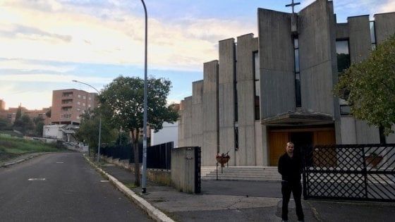 Roma, giovane rom con tre figli insultata e picchiata per un pacchetto di sigarette 