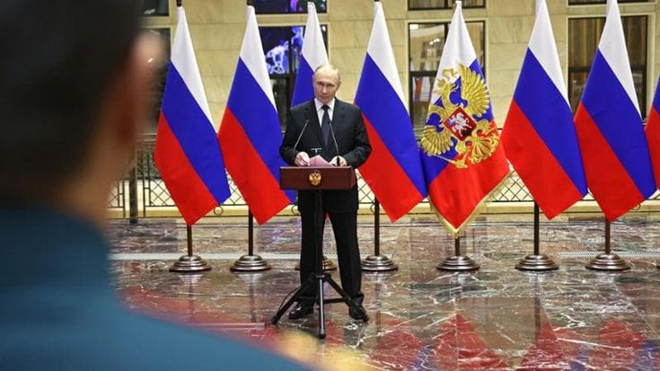 Putin attacca gli europei: “Porcellini dietro a Biden. Verranno sostituiti da nuove élite”