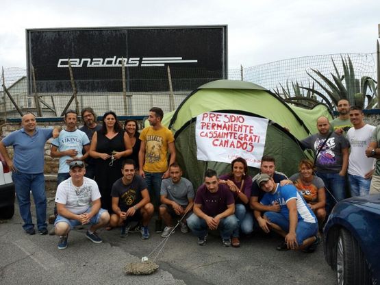 Ostia, sit-in dei lavoratori del cantiere Canados