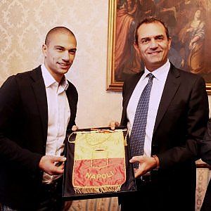 Il sindaco de Magistris incontra Inler a Palazzo San Giacomo: "E' molto legato a Napoli. Sarà sempre il benvenuto"