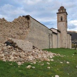Norcia, prima messa tra le macerie 