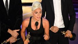 Oscar 2019, Gaga vince con Shallow. Le lacrime sul palco: "Lottate per i vostri sogni"