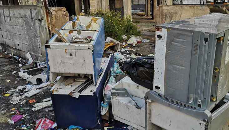 Via Tiro a Segno, alloggi mai ultimati ma occupati: "Intervenga il Comune"