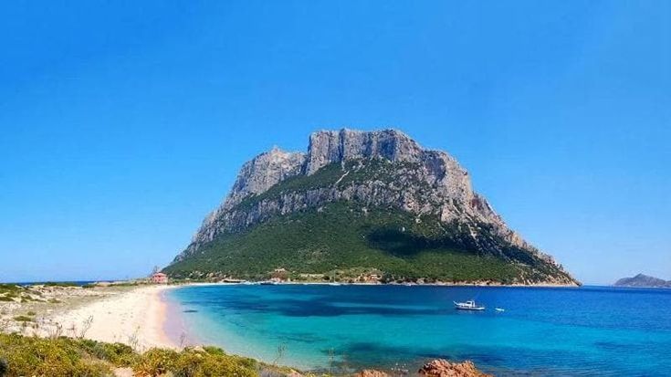 Dall'isola di Tavolara a Ostuni al Friuli, quei mega resort che minacciano le aree protette