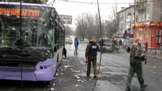 Ucraina, bombardata fermata bus a Donetsk: 13 morti. Separatisti controllano aeroporto