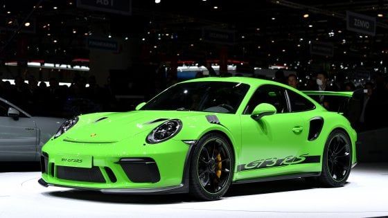 Porsche, dalle supercar alle elettriche