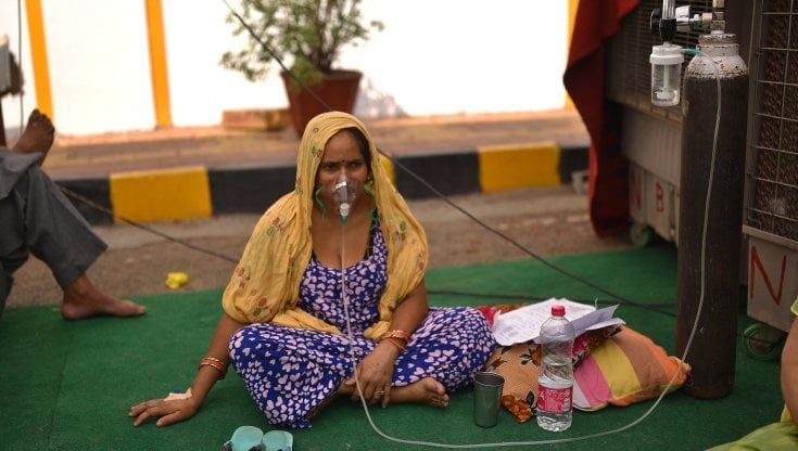 Coronavirus nel mondo, nuovo record in India: 3680 morti e più di 400 mila contagi in un giorno. Fauci: "Serve un lockdown subito". 