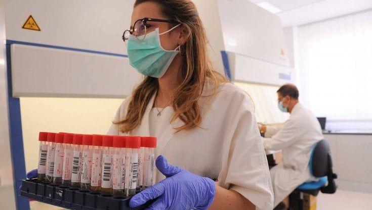 Coronavirus, bollettino del 10 novembre: 2.608 nuovi casi. A Roma sono 1.549. Scende a 8,8% il rapporto tamponi-positivi