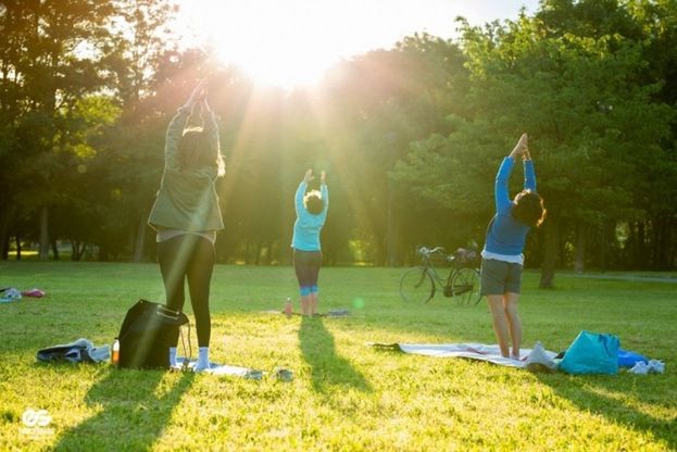 Yoga, a Noceto saluto al sole nel parco - Foto 