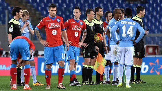 Scontro a distanza Sarri-Pioli sullo stop antirazzismo. Il tecnico azzurro: "Koulibaly amareggiato, noi dispiaciuti"    