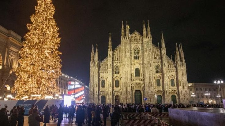 Il Natale a Milano spegne le luci: ma ora il legno di alberi e installazioni verrà riciclato