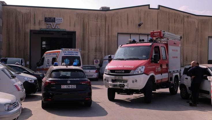 Incidente mortale sul lavoro, operaio schiacciato da un macchinario a Bolzaneto