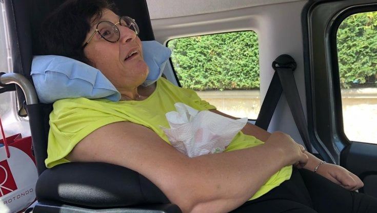 Bari, rubata l'auto speciale di una donna con la sclerosi multipla: "Era la mia libertà, aiutateci a ritrovarla"
