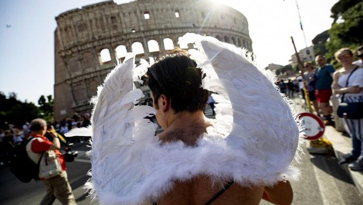 Roma Pride, la festa non basta arriva la queeresistenza. "Saremo un milione" 
