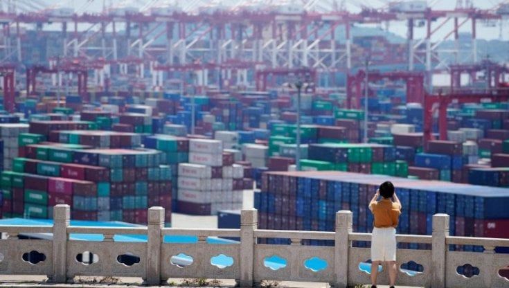 Batterie, mobili, giocattoli: così il blocco dei container in Cina ha svuotato gli scaffali in Italia