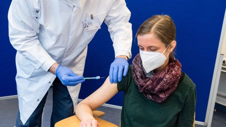 "Il Piemonte ti vaccina": subito boom di prenotazioni al portale che consente di avere il siero anti-Covid