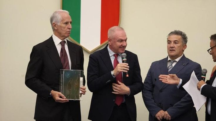 Premio Scopigno a Chivu e Fabregas, premiati anche Alvini e Baldini. Lautaro miglior attaccante
