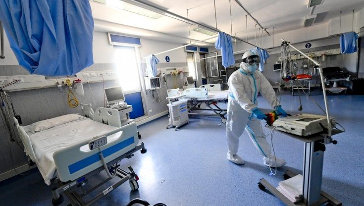 San Giovanni Bosco, zero pazienti positivi: riapre il pronto soccorso. E da lunedì al Cotugno due reparti no-Covid