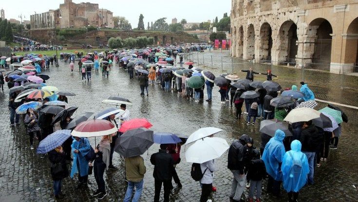 Meteo, piogge rosse e nel weekend torna il maltempo con temperature quasi invernali
