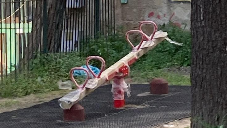 Napoli, le nuove giostre nei giardini del Chiostro di Santa Chiara