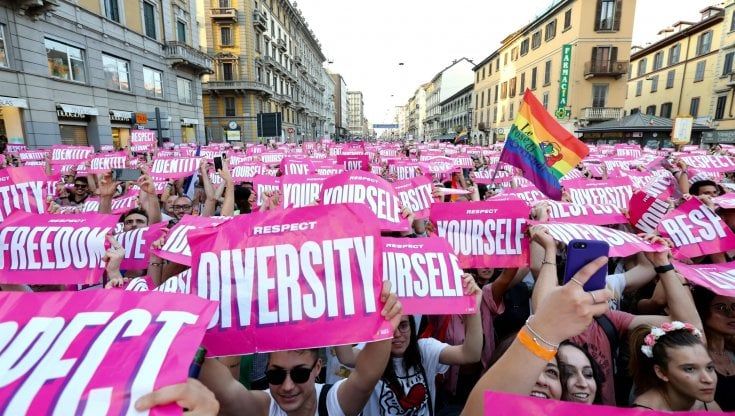Milano Pride, l'attore Daniele Gattano, tra i conduttori sul palco: “E' l’occasione per dare più forza alla legge Zan"